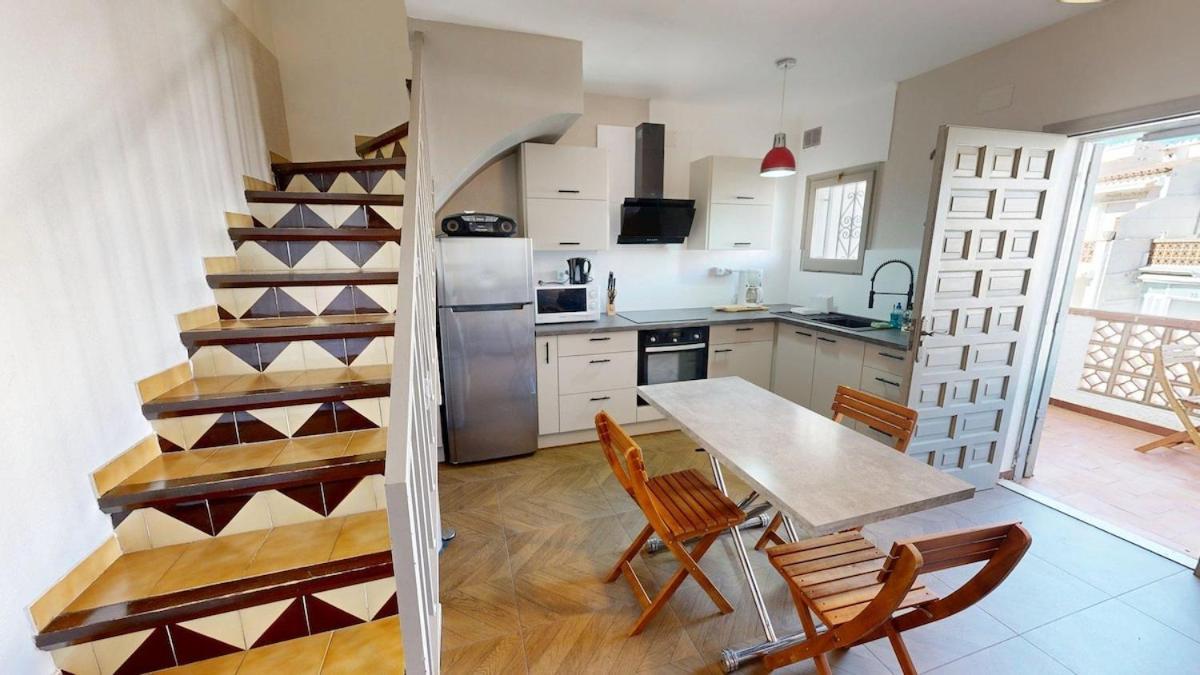 Holiday home Maison Dans Piscine Roses